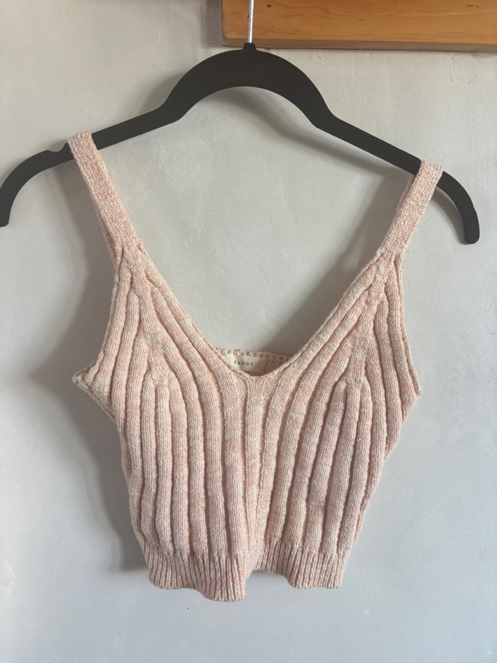 DEBUT Ribbed V-Neck Knit Crop Tank Top